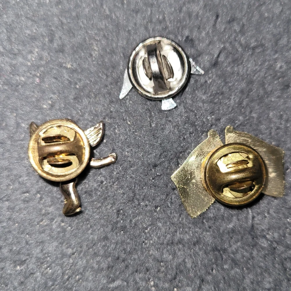 3 Random Label Pins - Picture 2 of 4